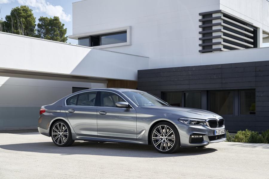  BMW 540i Sedan M Sport 2017 года  (WW) (фото 24 из 98)